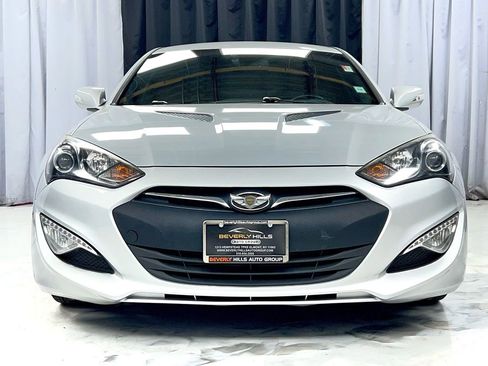 Used 2015 Hyundai Genesis 3.8 image 2