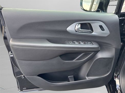 New 2026 Chrysler Pacifica Limited image 24