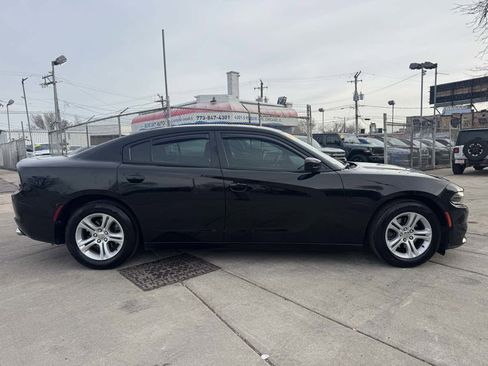 Used 2017 Dodge Charger SE image 4