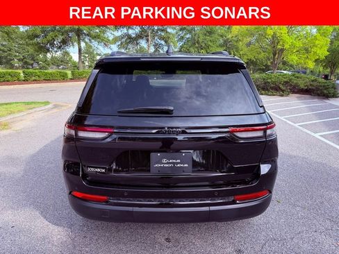 Used 2023 Jeep Grand Cherokee Altitude RWD image 6