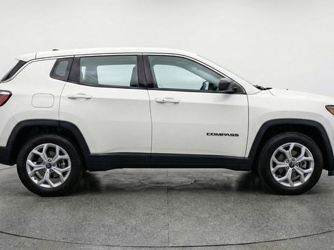 Used 2025 Jeep Compass Latitude image 11