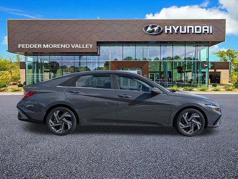 Certified 2024 Hyundai Elantra SEL w/ Convenience Package image 3