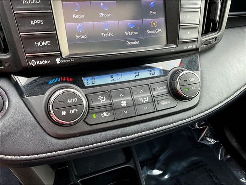 Used 2018 Toyota RAV4 XLE AWD/4WD image 15