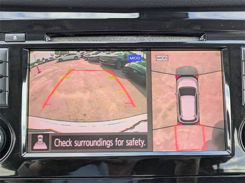 Used 2018 Nissan Rogue SL w/ Premium Package image 21