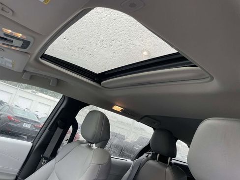 Used 2025 Toyota Sienna XLE image 31