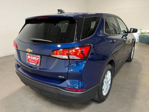 Used 2022 Chevrolet Equinox LS w/ LS Convenience Package AWD/4WD image 3