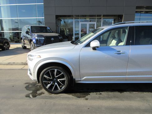 Used 2019 Volvo XC90 T6 Momentum w/ Advanced Package image 2