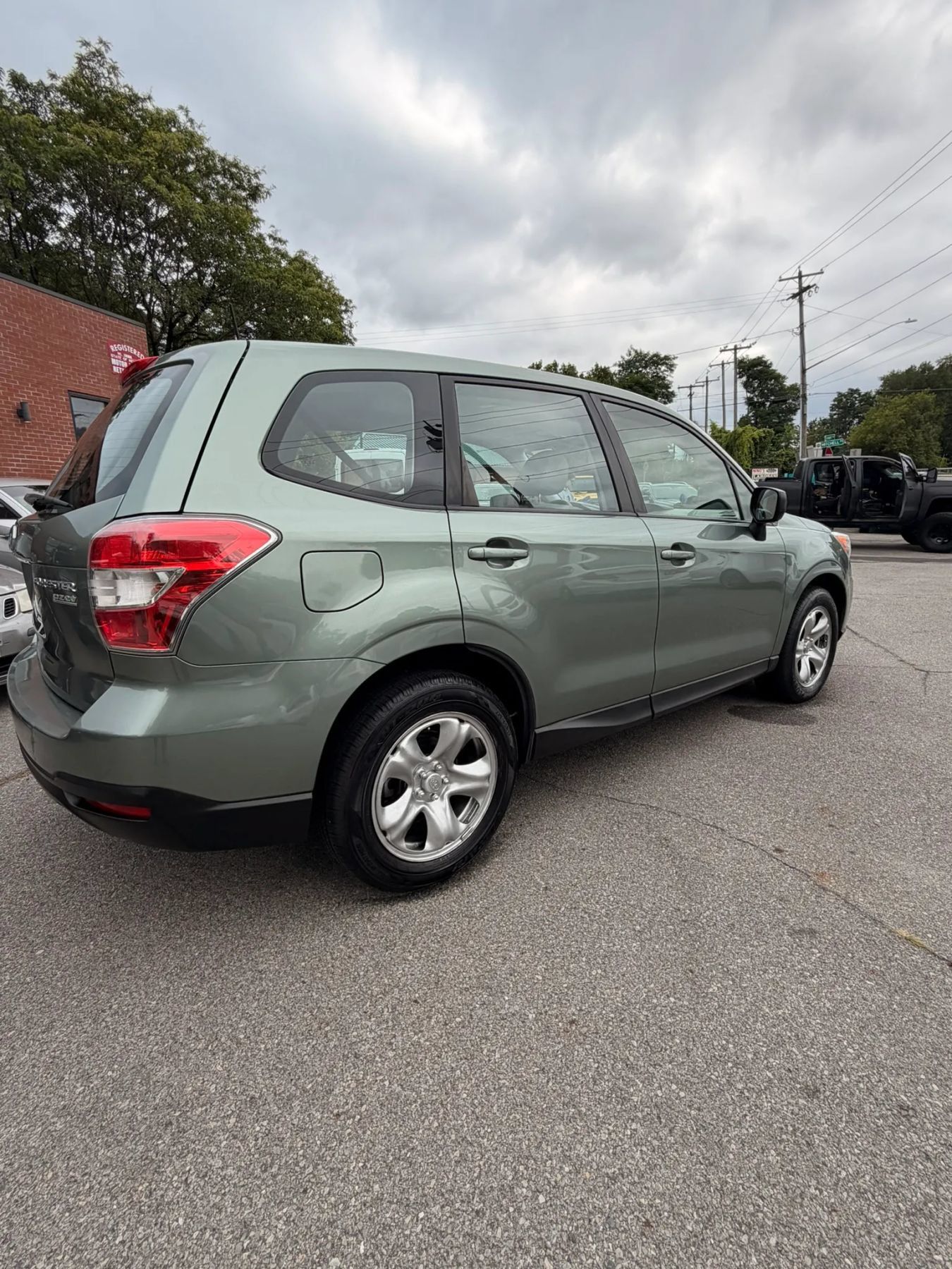 Used 2015 Subaru Forester 2.5i AWD/4WD image 16