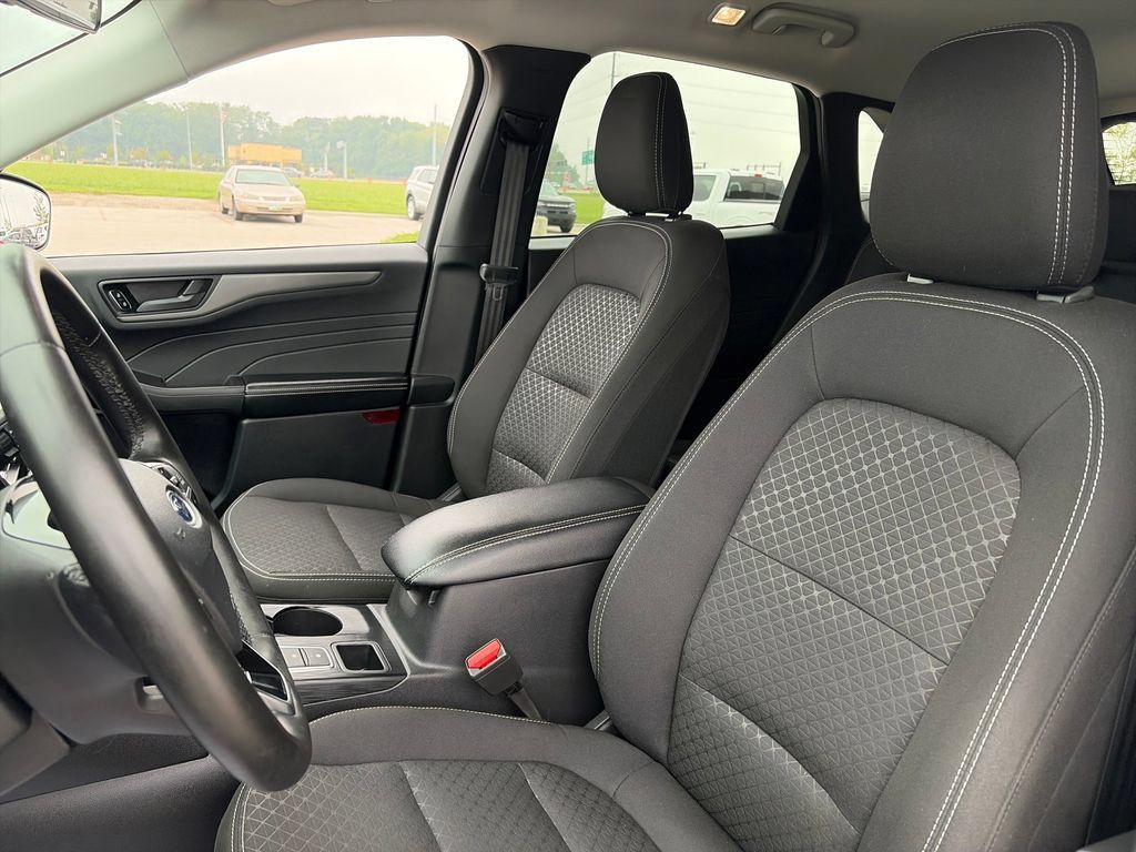 Used 2024 Ford Escape Active w/ Tech Pack #1 AWD/4WD image 16