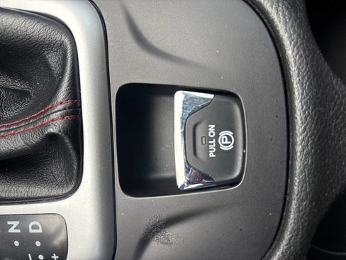 Used 2018 Jeep Cherokee Trailhawk w/ Comfort/Convenience Group image 24