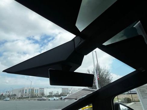 Used 2024 Tesla Cybertruck AWD Crew Cab image 21