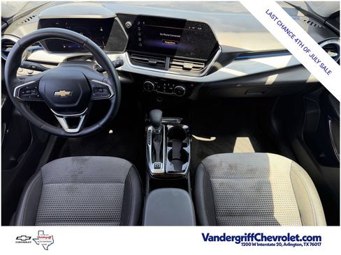 Used 2025 Chevrolet Trax LT w/ LT Convenience Package FWD image 10