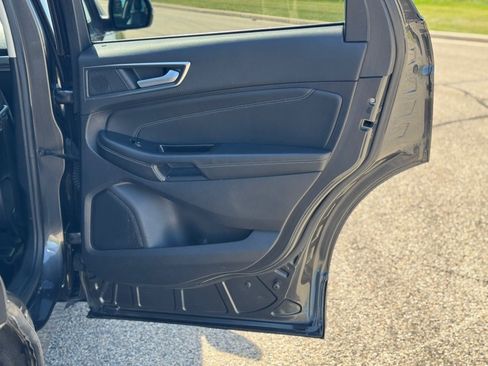 Used 2019 Ford Edge Titanium w/ Equipment Group 301A AWD/4WD image 39