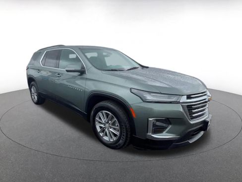 Used 2023 Chevrolet Traverse LT FWD image 3