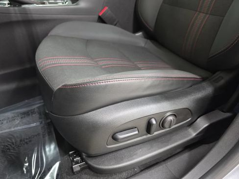 Used 2023 Chevrolet Equinox RS FWD image 29
