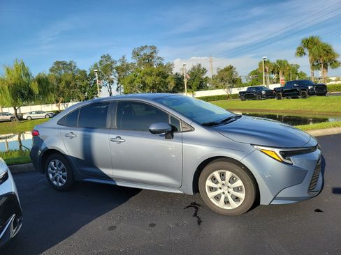 Used 2023 Toyota Corolla LE FWD image 7
