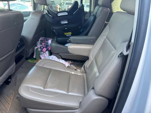 Used 2020 Chevrolet Suburban LT w/ Luxury Package RWD image 4