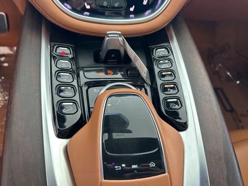 Used 2023 Aston Martin DBX AWD/4WD image 49
