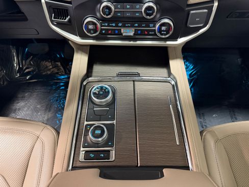 Certified 2024 Ford Expedition Limited image 26