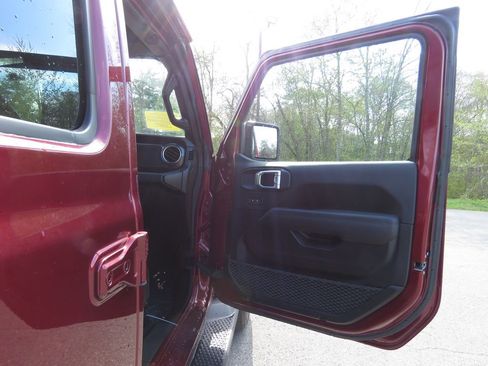 Used 2021 Jeep Wrangler Unlimited Sahara AWD/4WD image 12