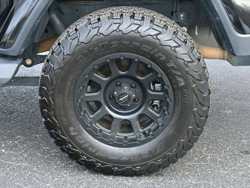 Used 2021 Jeep Gladiator Sport image 36