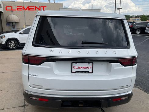Used 2022 Jeep Wagoneer Series III AWD/4WD image 4