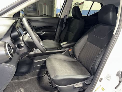 Used 2023 Nissan Kicks SV image 15