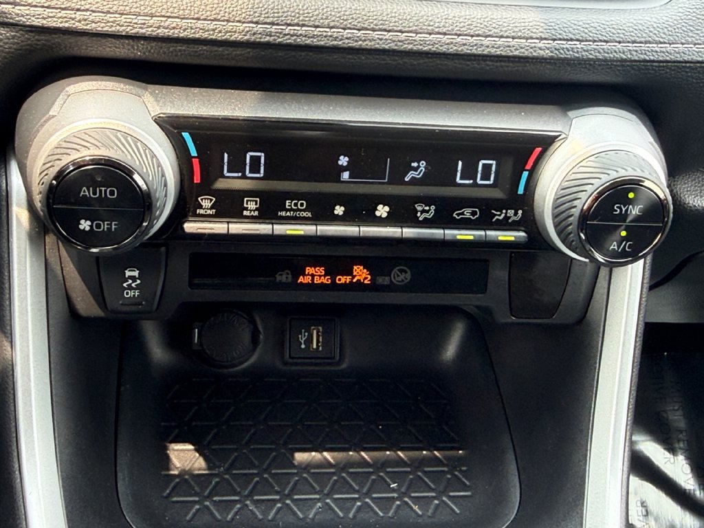 Used 2025 Toyota RAV4 XLE AWD/4WD image 17