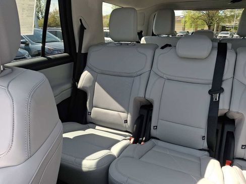 New 2026 Ford Expedition Platinum image 17