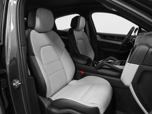 Certified 2026 Porsche Cayenne S AWD/4WD image 24