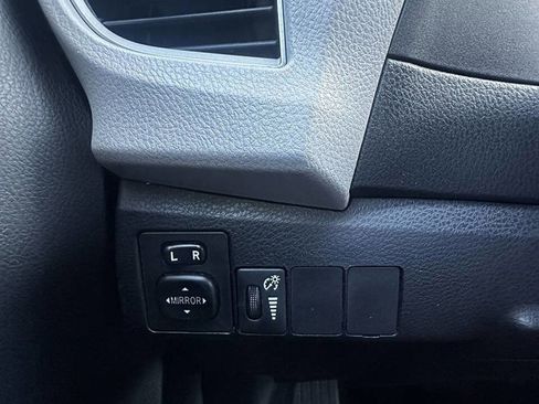 Used 2015 Toyota Corolla LE FWD image 18