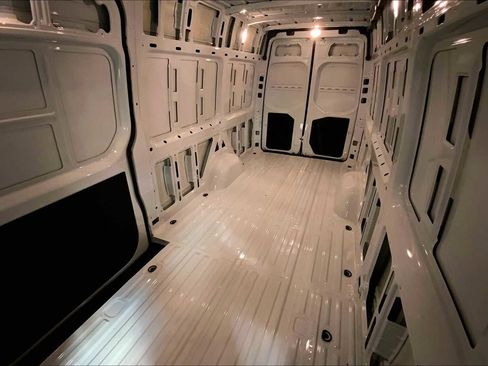 Used 2024 Mercedes-Benz Sprinter 2500 image 9