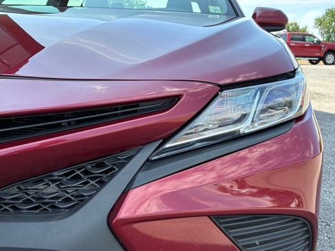 Used 2018 Toyota Camry SE FWD image 35