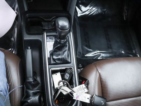 Used 2019 Toyota Tacoma Limited image 22