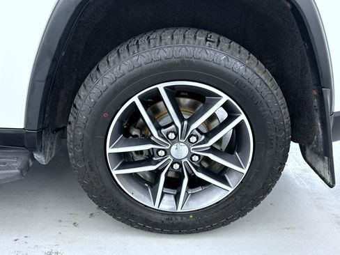 Used 2018 Jeep Grand Cherokee Limited image 22