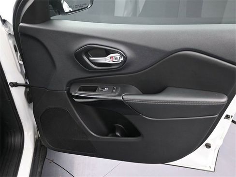 Used 2023 Jeep Cherokee Altitude Lux image 31