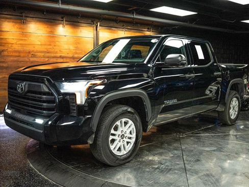 Used 2022 Toyota Tundra SR5 w/ SR5 Convenience Package image 2