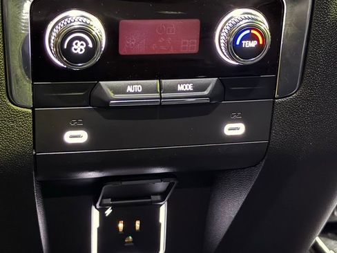 Used 2024 GMC Yukon SLT image 15