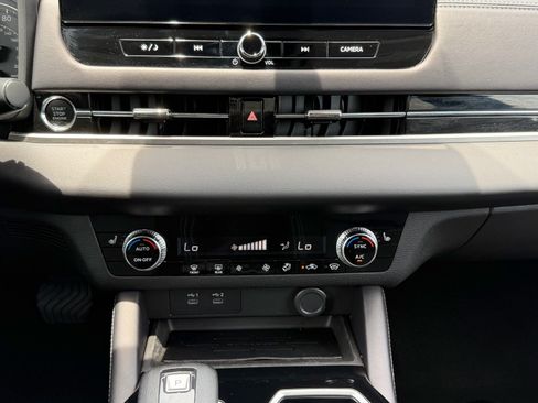 Used 2025 Mitsubishi Outlander ES AWD/4WD image 17