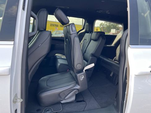 New 2026 Chrysler Pacifica Select image 35