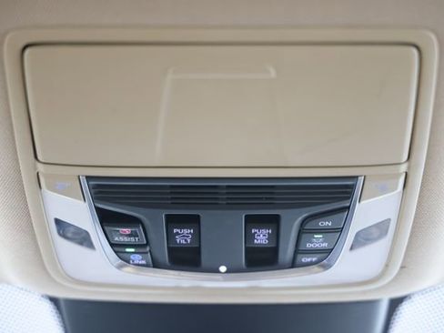 Used 2022 Acura MDX SH-AWD image 40