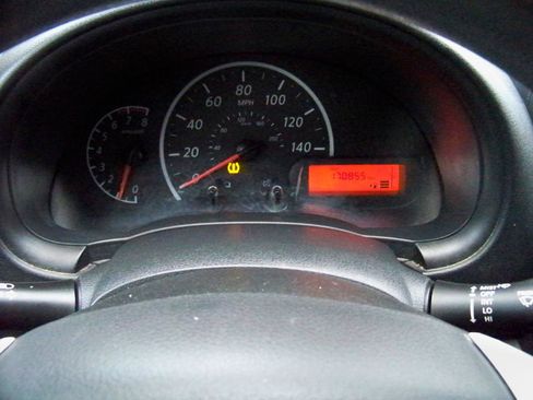 Used 2019 Nissan Versa S FWD image 26