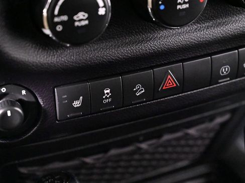 Used 2016 Jeep Wrangler Unlimited Rubicon w/ Connectivity Group AWD/4WD image 20