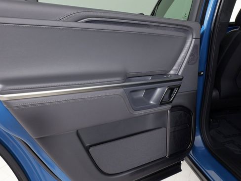 Used 2023 Rivian R1S Adventure image 32