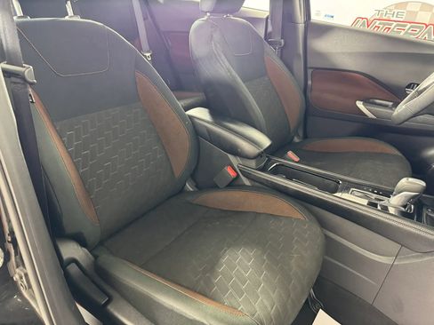 Used 2024 Nissan Kicks SR FWD image 33