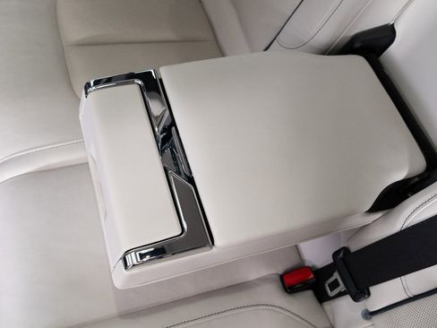 Certified 2020 Rolls-Royce Cullinan image 28