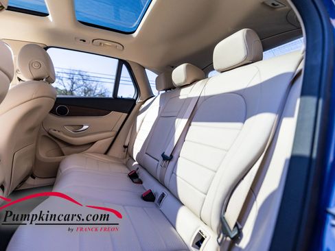 Used 2022 Mercedes-Benz GLC 300 4MATIC w/ Premium Package Lite image 23