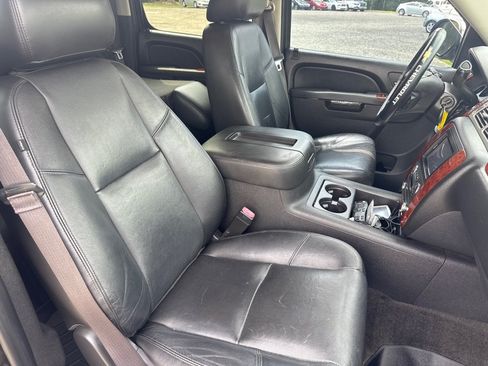 Used 2013 Chevrolet Suburban LTZ AWD/4WD image 26