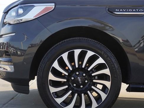 Used 2023 Lincoln Navigator Black Label image 5