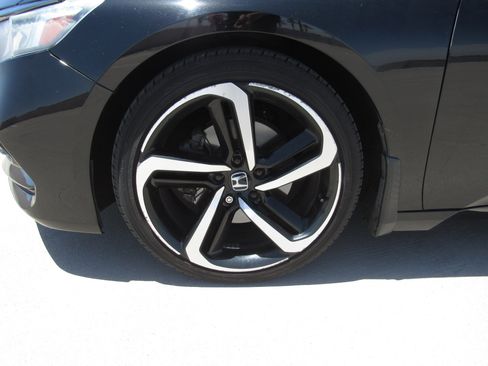Used 2020 Honda Accord Sport image 4